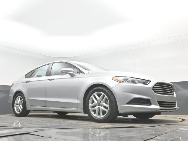 Used 2016 Ford Fusion SE FWD image 39