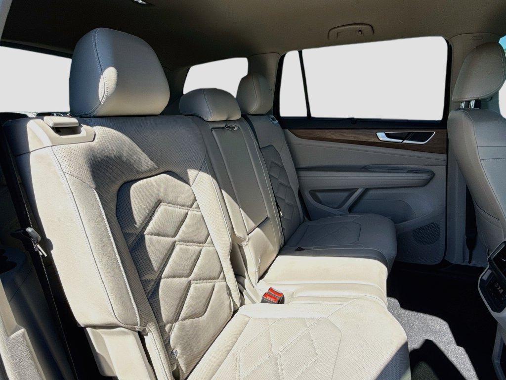 Used 2024 Volkswagen Atlas SE FWD image 30
