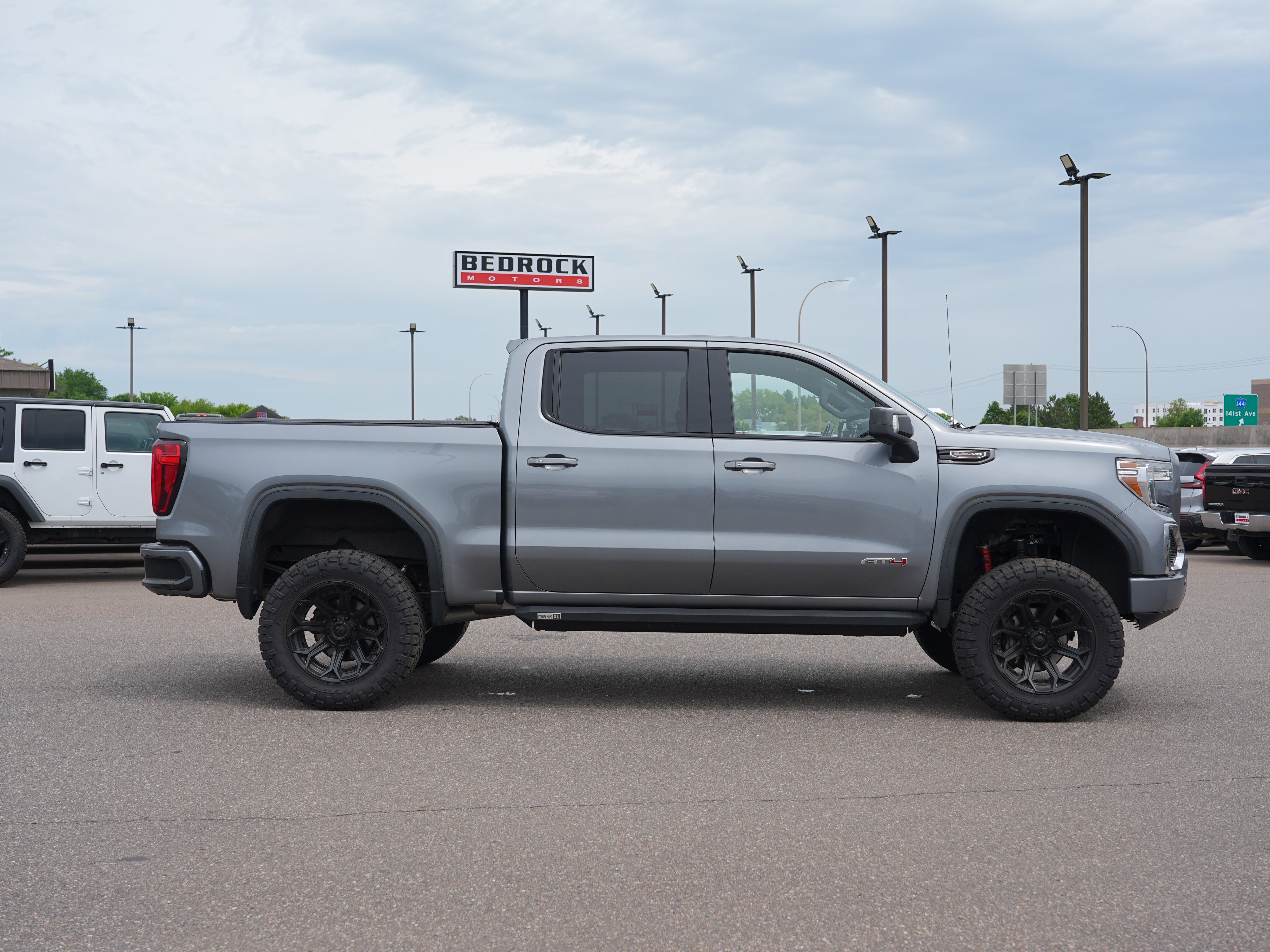 Used 2020 GMC Sierra 1500 AT4 w/ Off-Road Performance Package AWD/4WD image 2