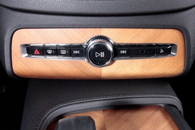 Used 2025 Volvo XC90 B6 Plus w/ Protection Package Premier image 12