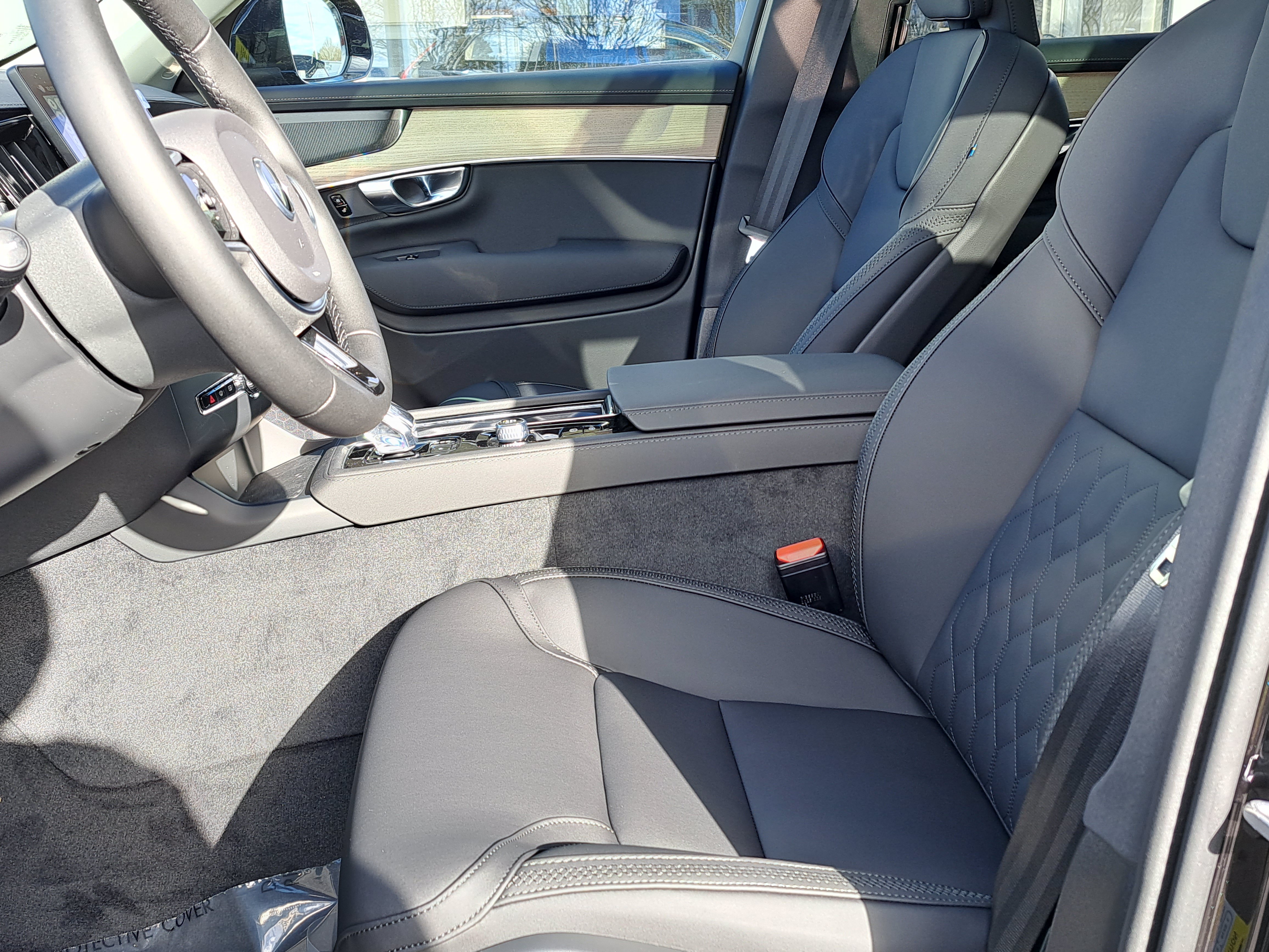New 2026 Volvo XC90 B6 Plus w/ Protection Package Premier AWD/4WD image 6