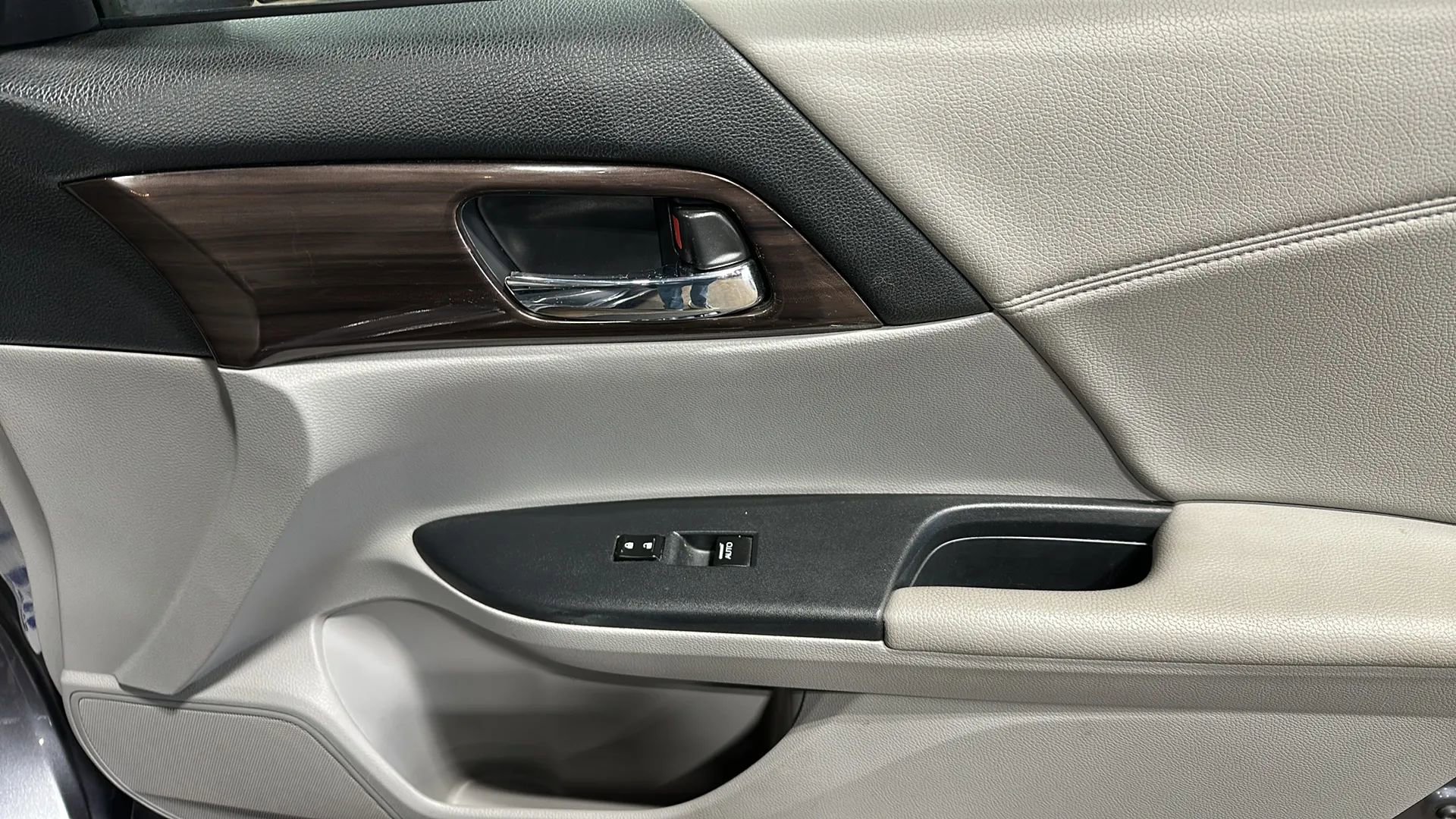 Used 2016 Honda Accord EX-L image 11
