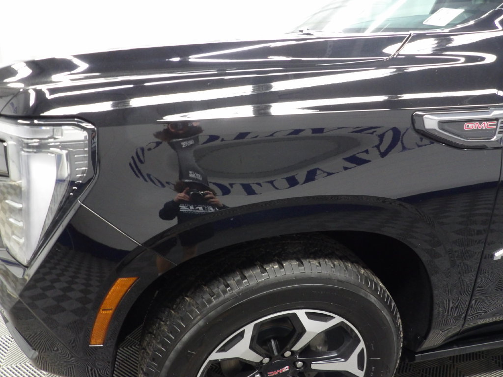 Used 2025 GMC Yukon XL AT4 AWD/4WD image 41