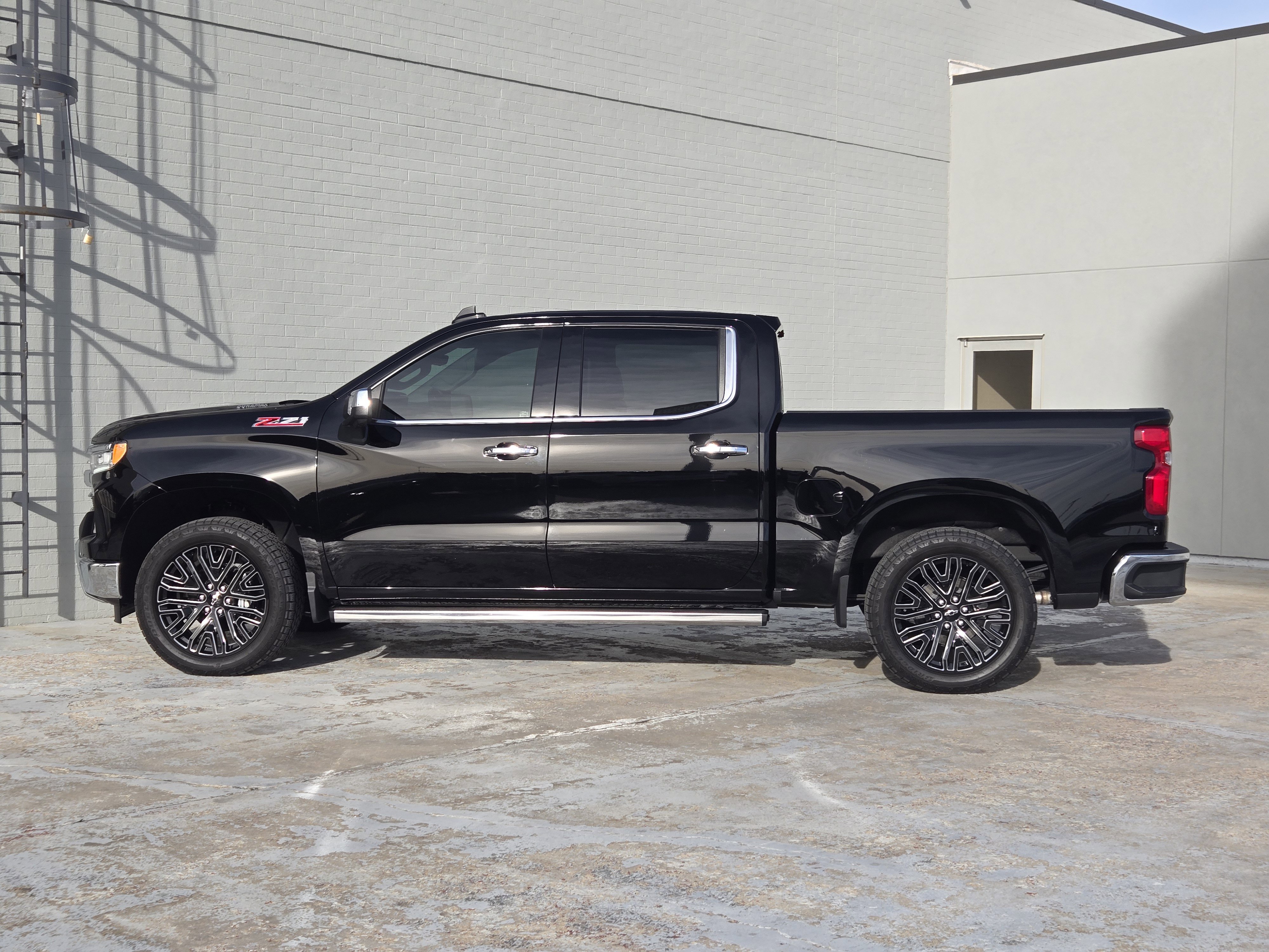 Used 2025 Chevrolet Silverado 1500 LTZ w/ LTZ Premium Package image 5