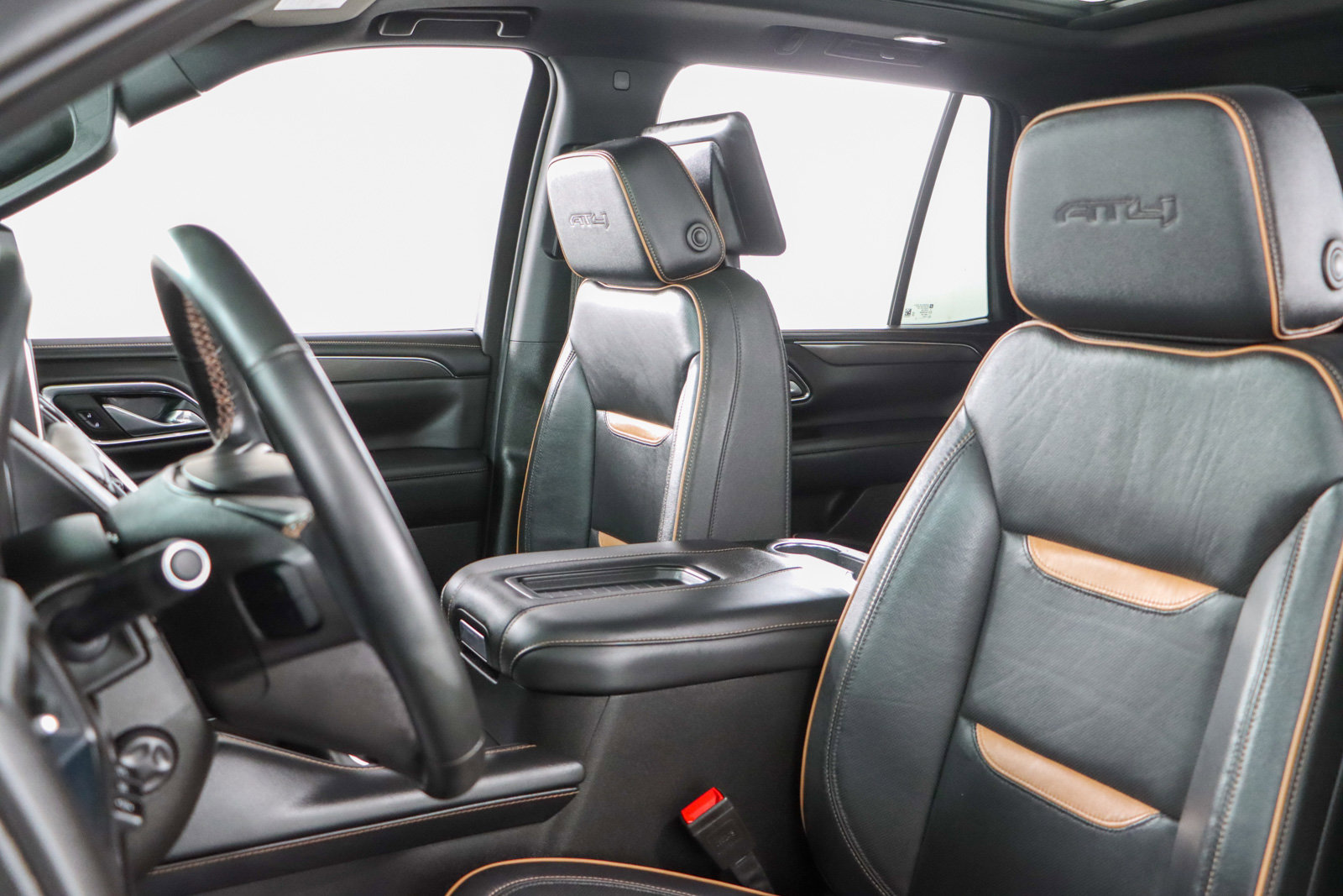 Used 2024 GMC Yukon AT4 w/ Technology Package image 28