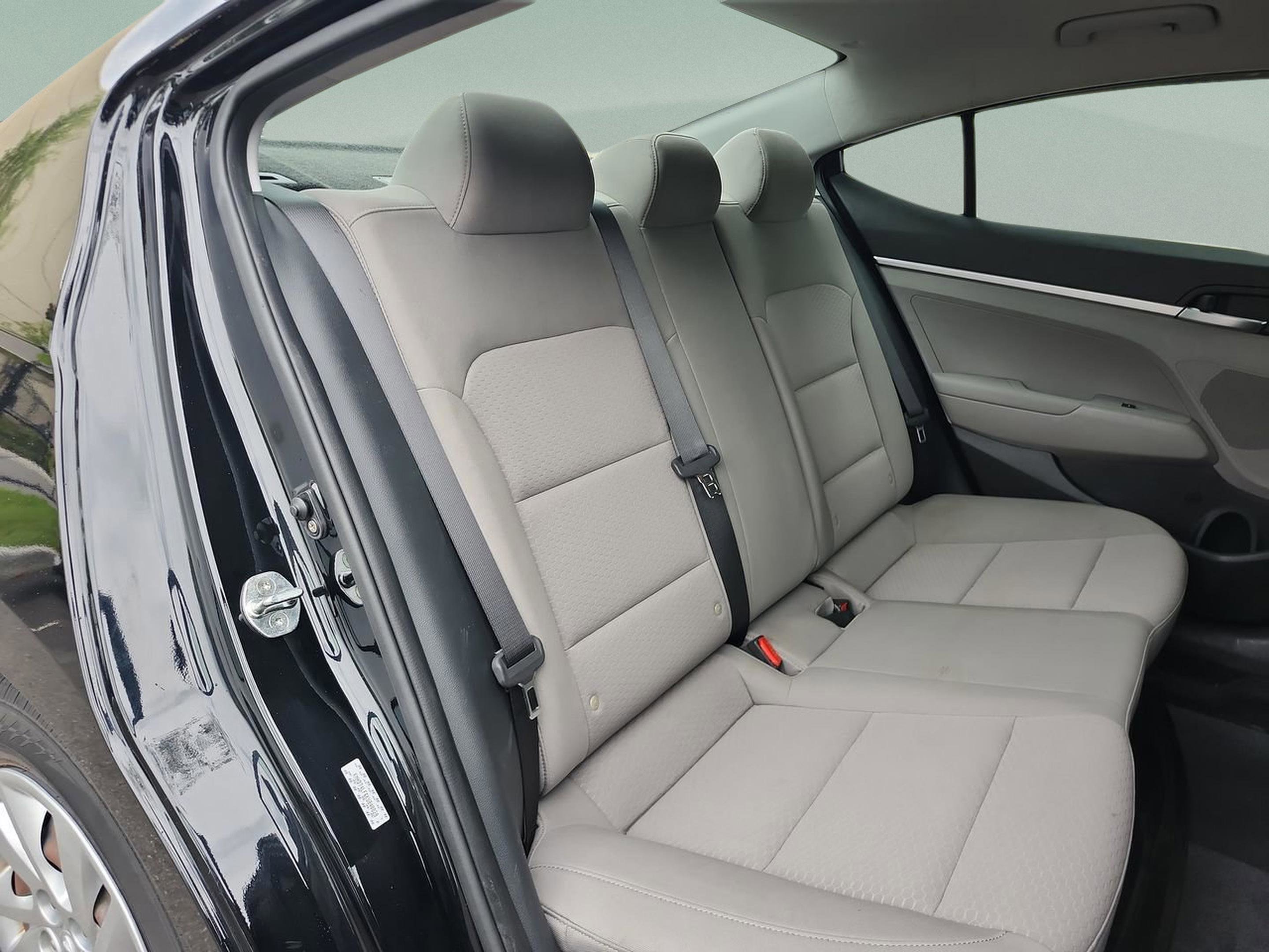 Used 2019 Hyundai Elantra SE FWD image 14