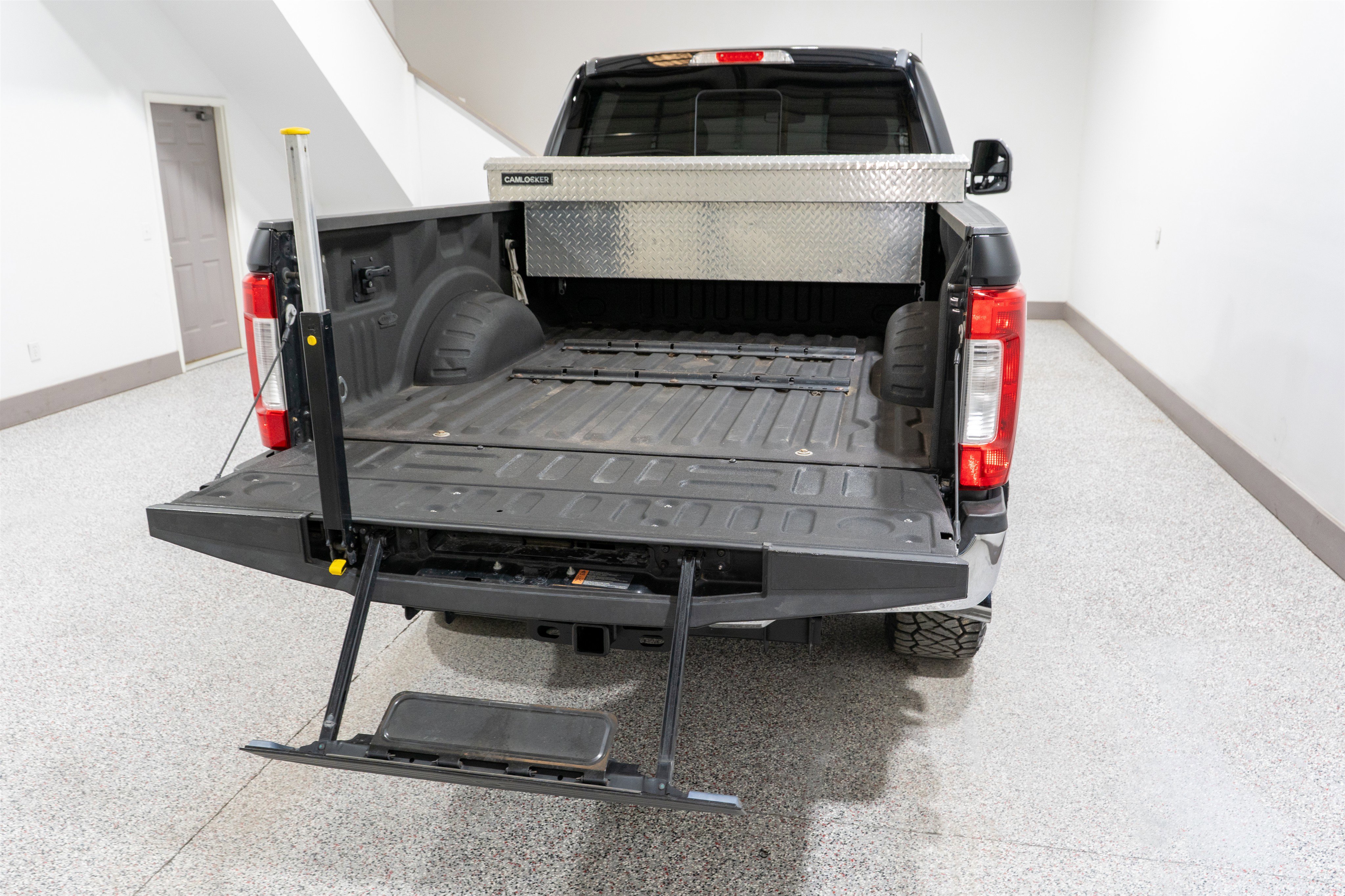 Used 2017 Ford F250 Lariat w/ Lariat Ultimate Package AWD/4WD image 11