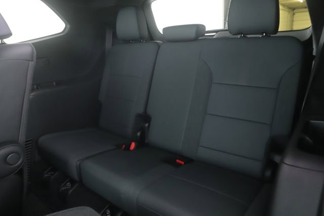 Used 2025 GMC Acadia AT4 w/ LPO, Floor Liner Package AWD/4WD image 27