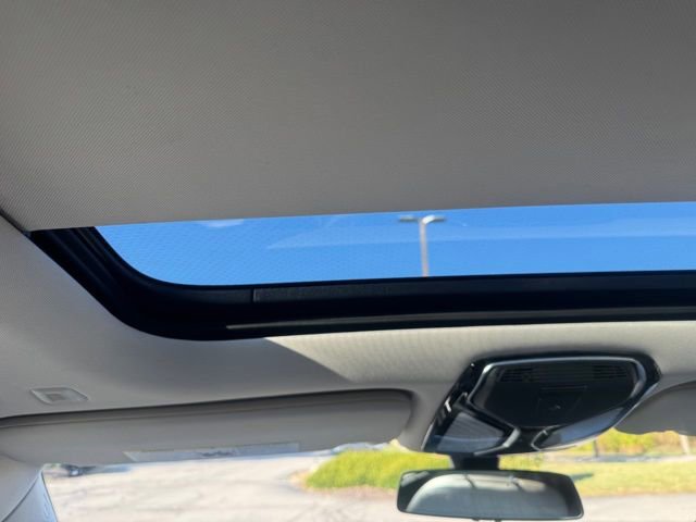 Used 2022 BMW ALPINA B7 xDrive w/ Luxury Rear Seating Package image 12