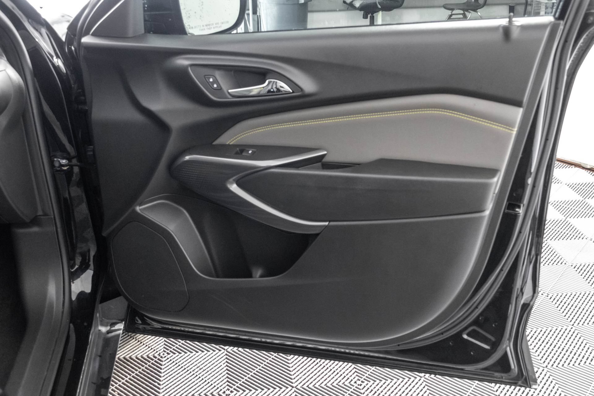 Used 2024 Chevrolet Trax ACTIV w/ Driver Confidence Package FWD image 41