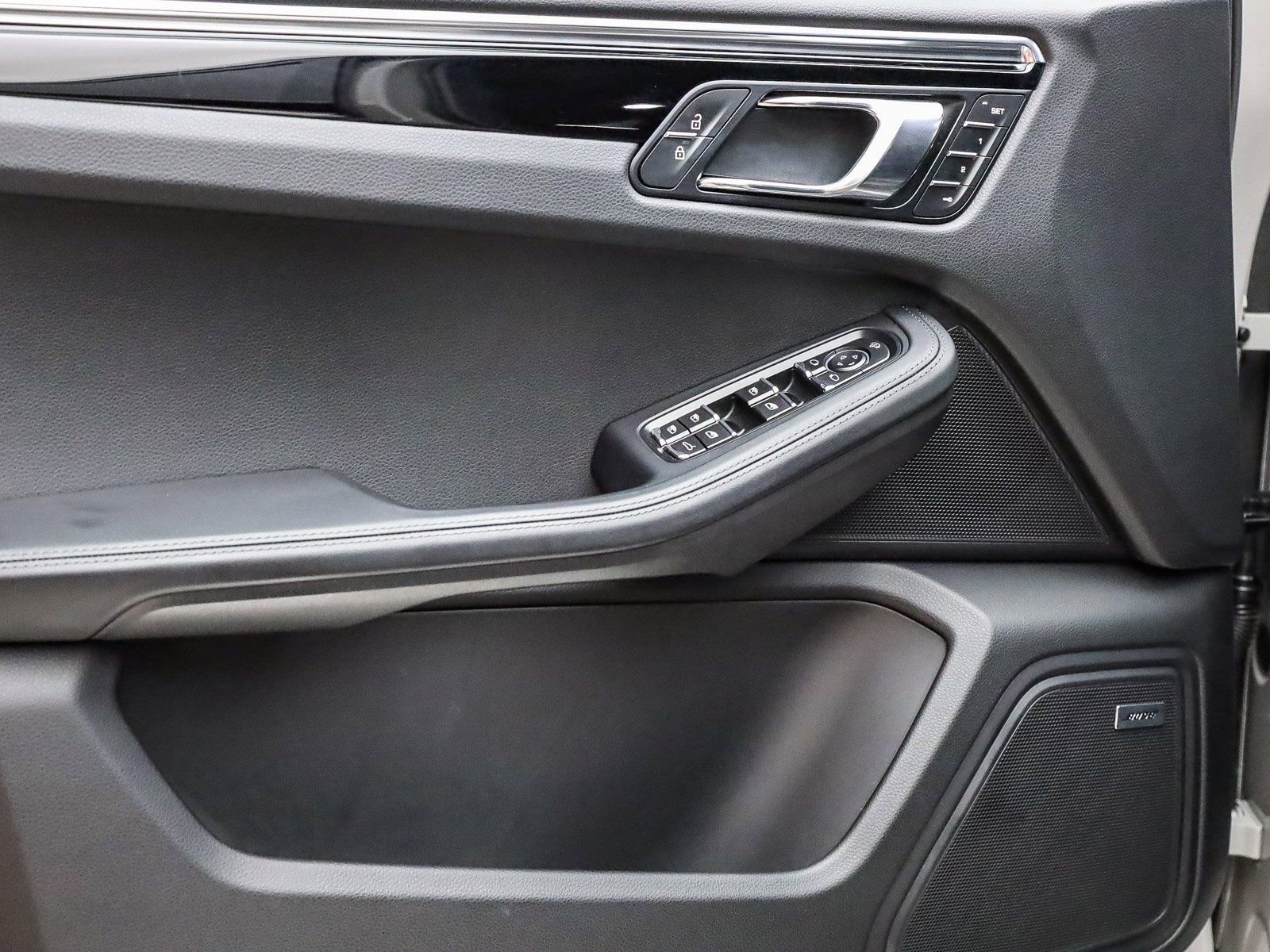 Certified 2025 Porsche Macan Turbo image 19