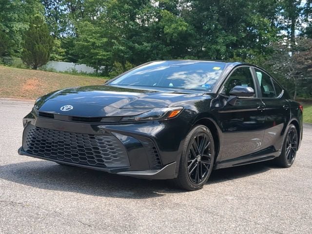 Used 2025 Toyota Camry SE FWD image 7