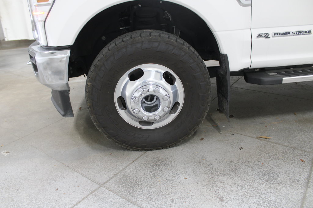 Used 2022 Ford F350 Lariat w/ Lariat Ultimate Package AWD/4WD image 12