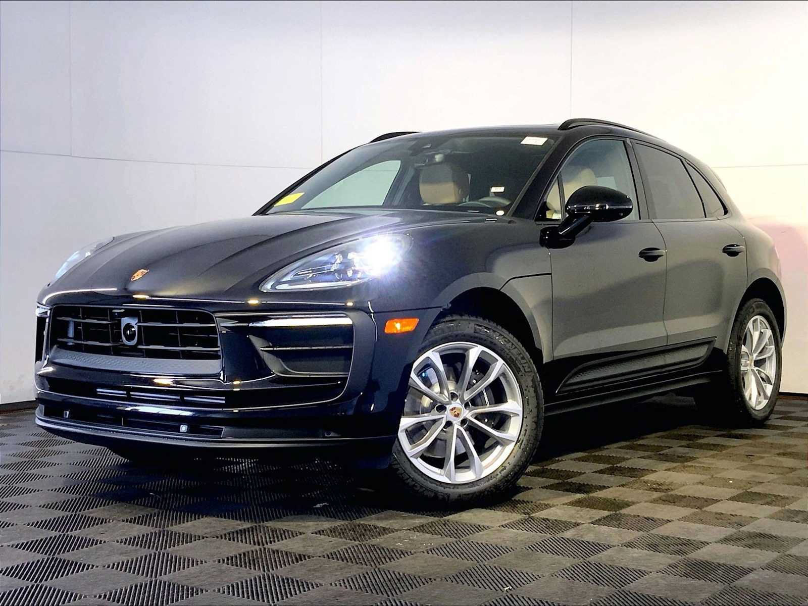 New 2026 Porsche Macan AWD/4WD image 1