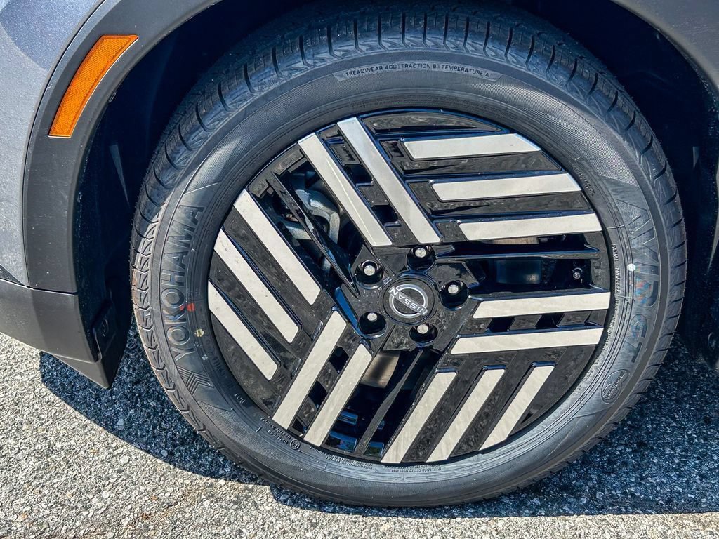 New 2026 Nissan Leaf SV+ w/ Floor Mat Package (SV+) FWD image 11