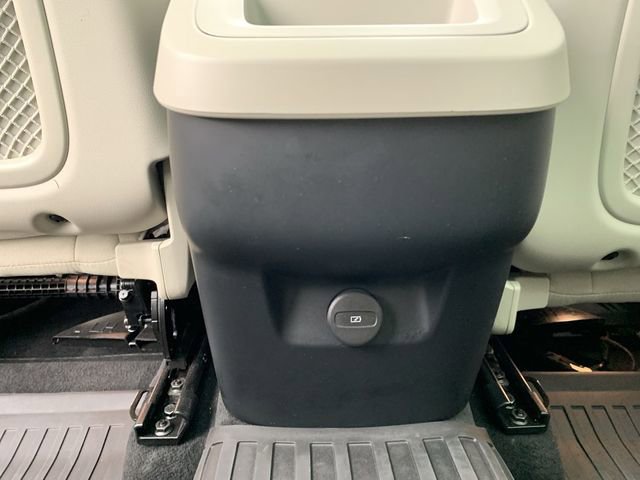 Used 2023 Volvo XC60 B5 Plus w/ Climate Package image 32