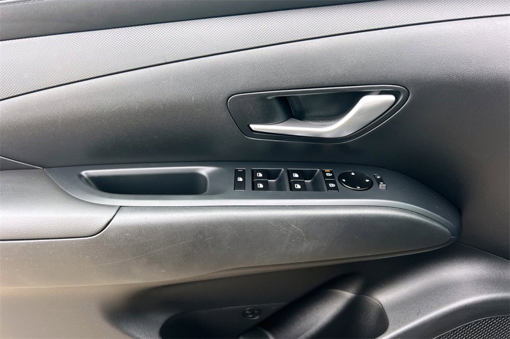 Used 2025 Hyundai Tucson SE image 13