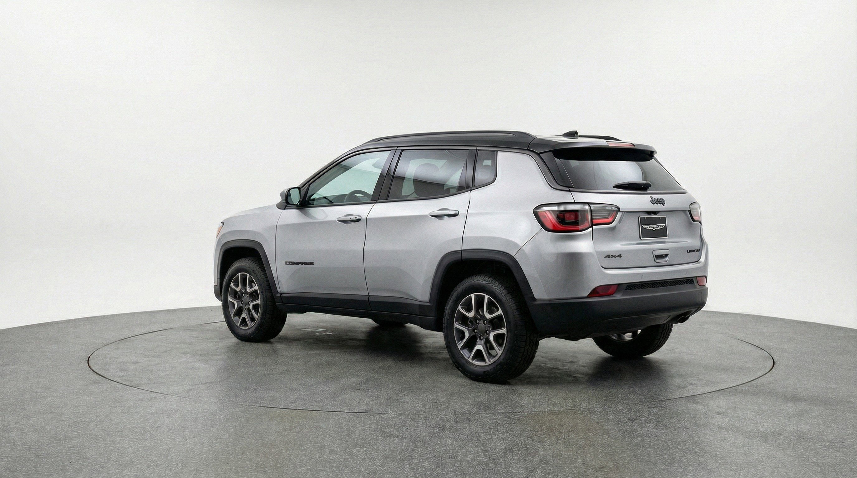 Used 2025 Jeep Compass Trailhawk image 6