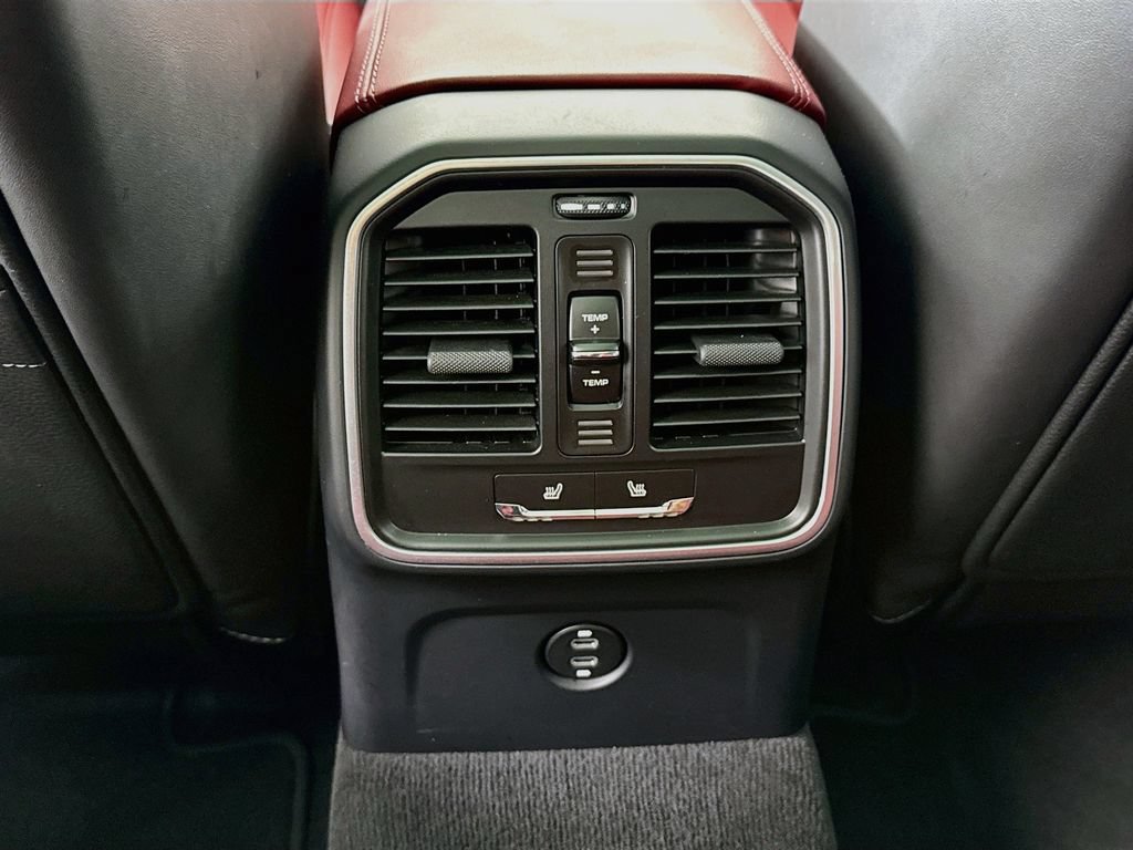 Certified 2025 Porsche Macan AWD/4WD image 27