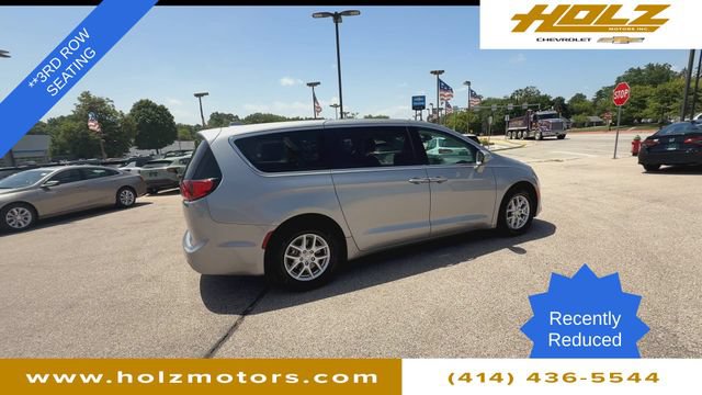 Used 2020 Chrysler Pacifica Touring FWD image 8