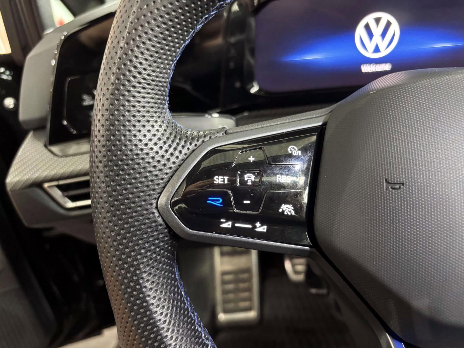 Used 2024 Volkswagen Golf R image 17