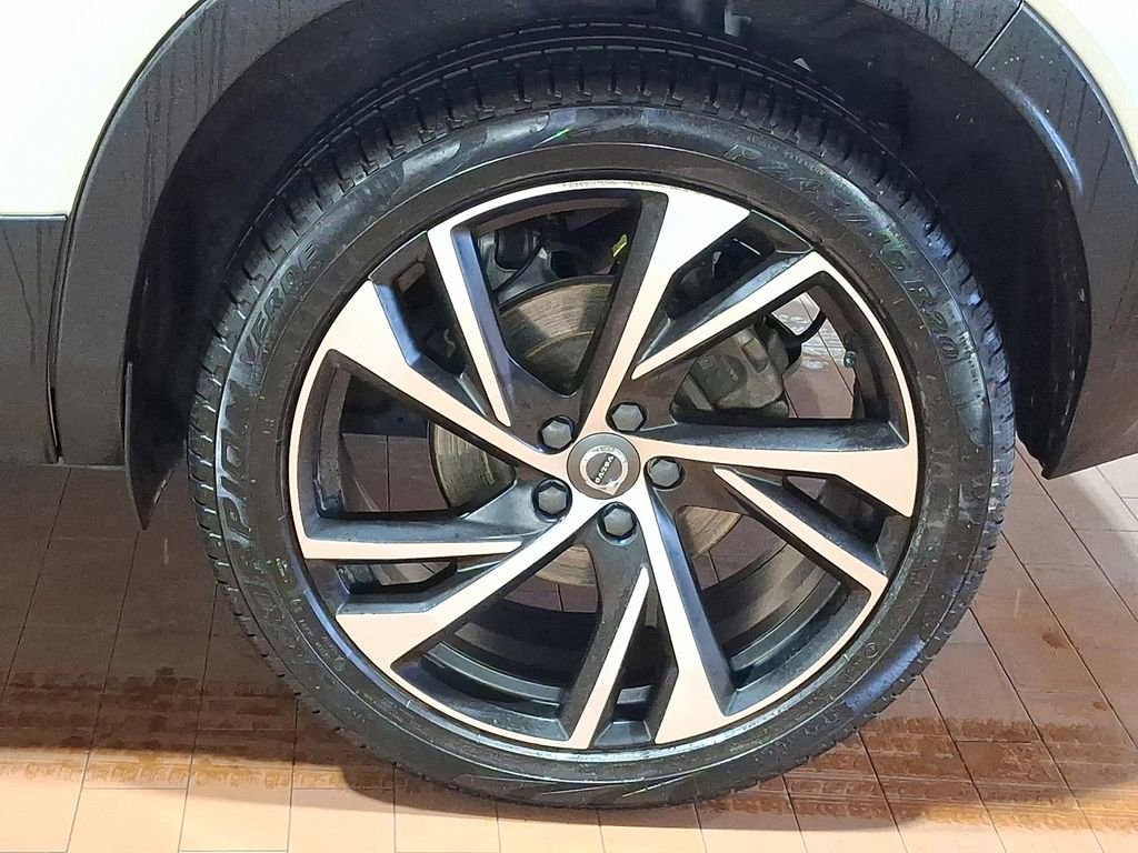 Used 2021 Volvo XC40 T5 R-Design w/ Climate Package AWD/4WD image 6