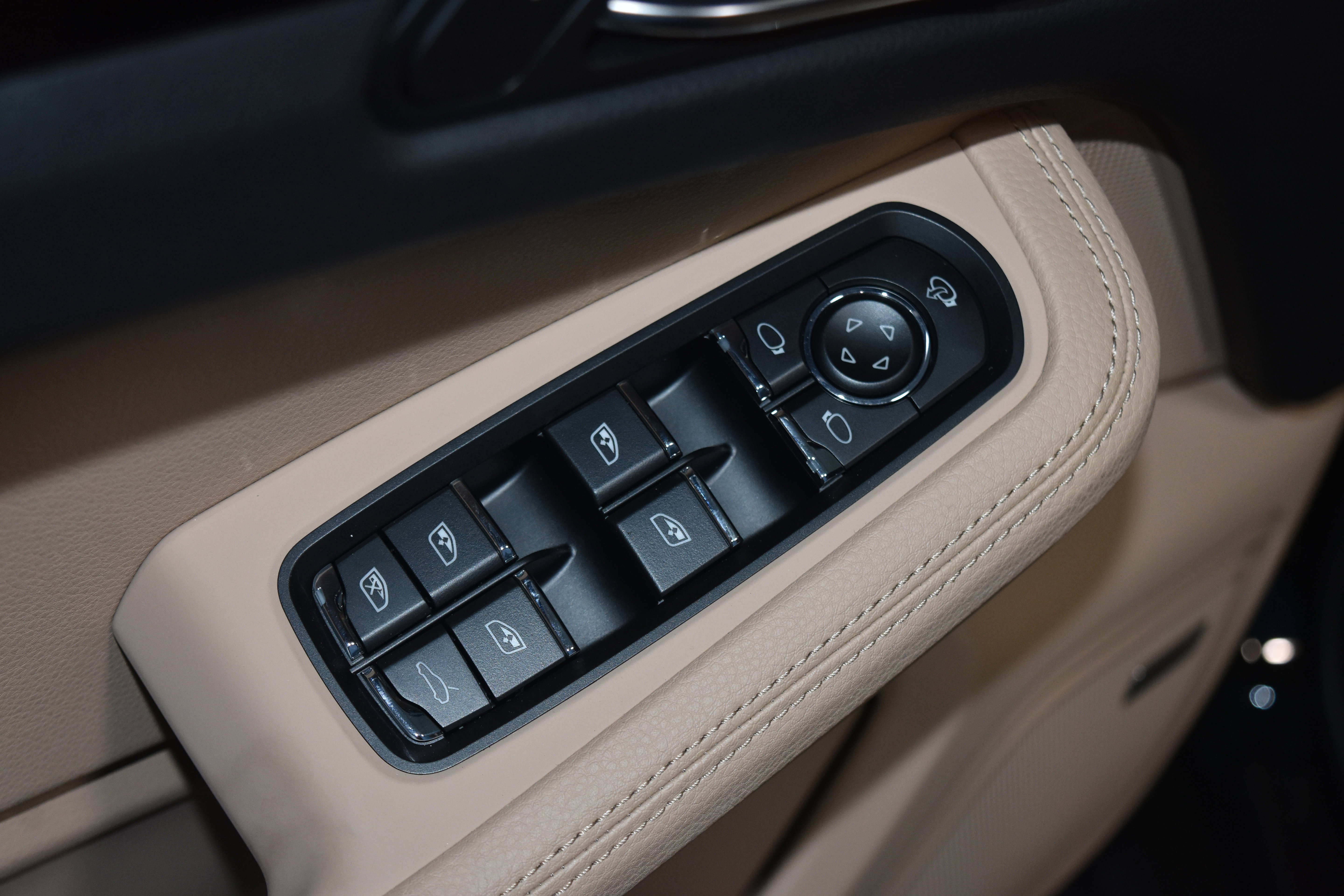 New 2026 Porsche Macan image 8