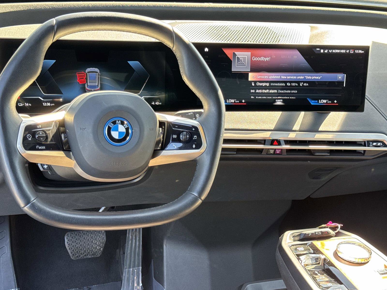 Used 2022 BMW iX xDrive50 w/ Premium Package image 6