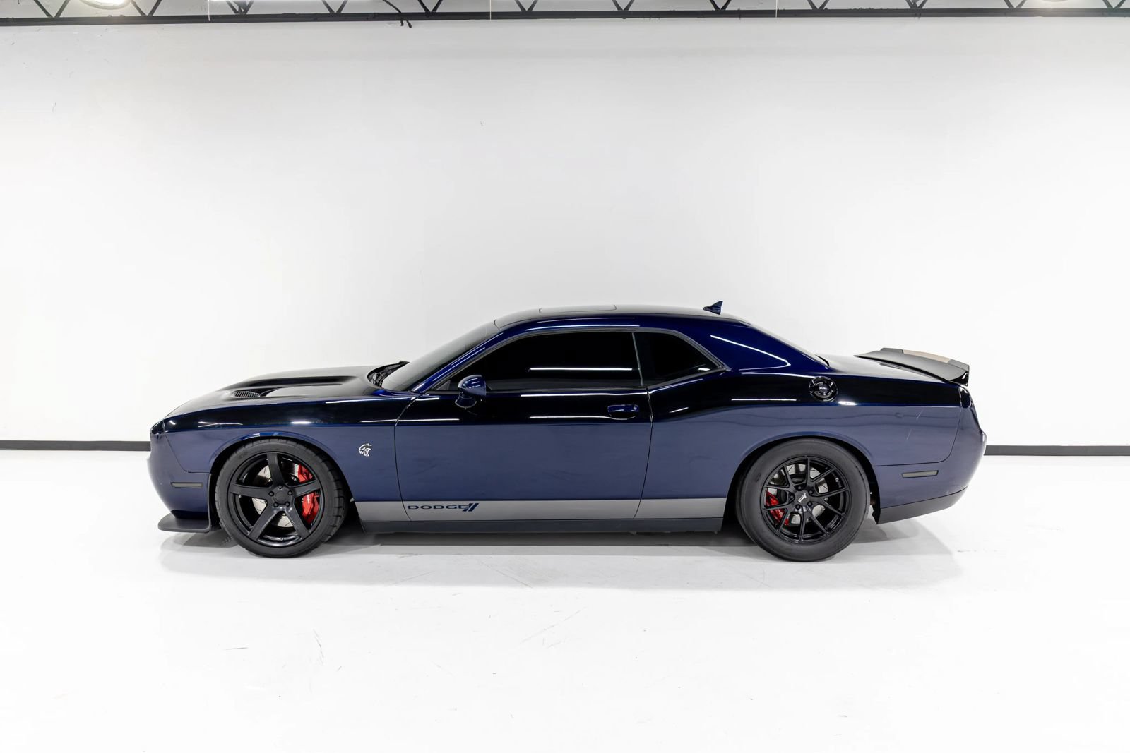 Used 2016 Dodge Challenger SRT Hellcat RWD image 3