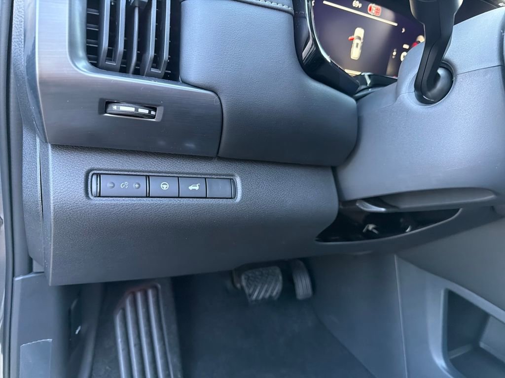 New 2026 Nissan Pathfinder SL image 18