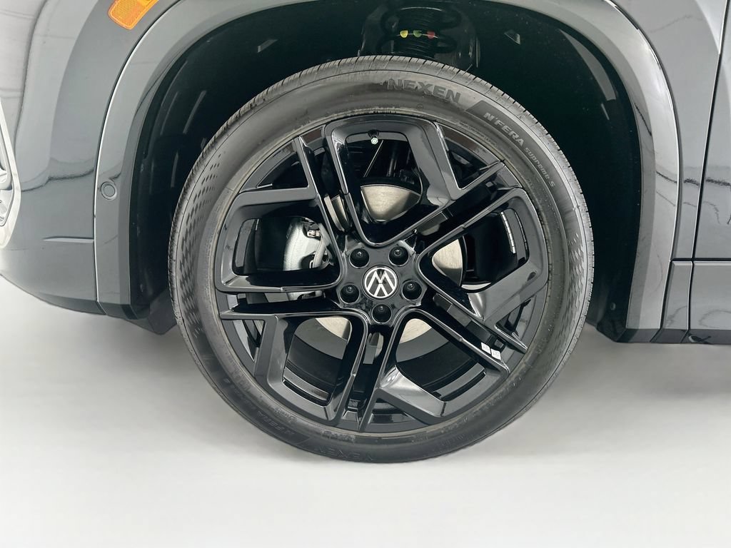 New 2026 Volkswagen Tiguan SE R-Line FWD image 28