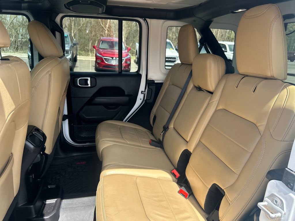 Used 2019 Jeep Wrangler Unlimited Sahara AWD/4WD image 15