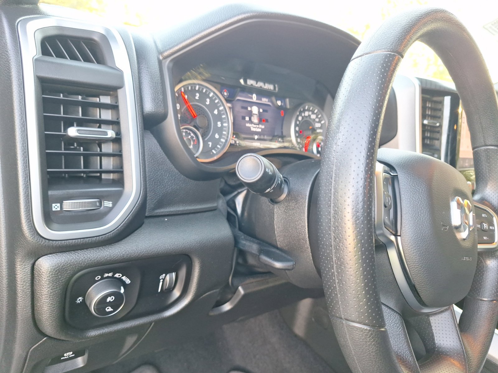 Used 2026 RAM 1500 Express AWD/4WD image 18