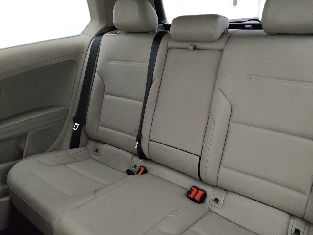 Used 2015 Volkswagen Golf S image 18