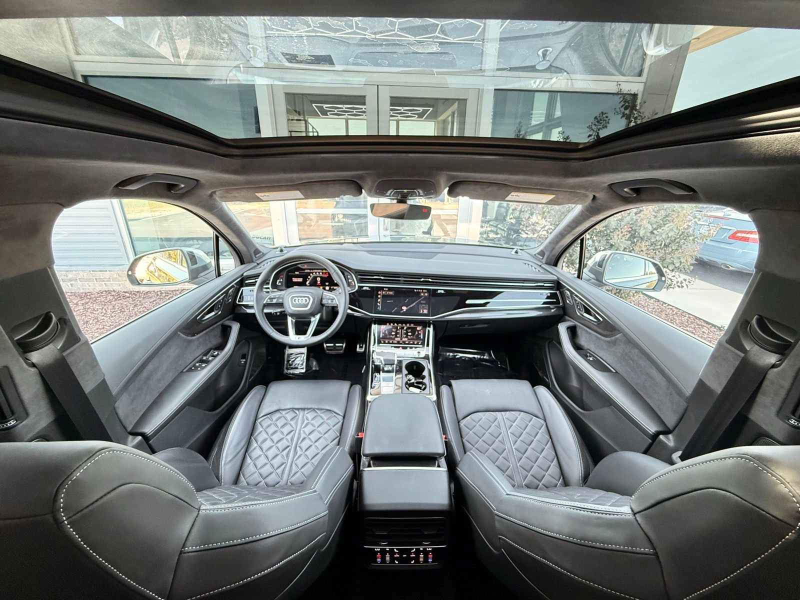 Used 2023 Audi SQ7 Prestige w/ Prestige Package image 37