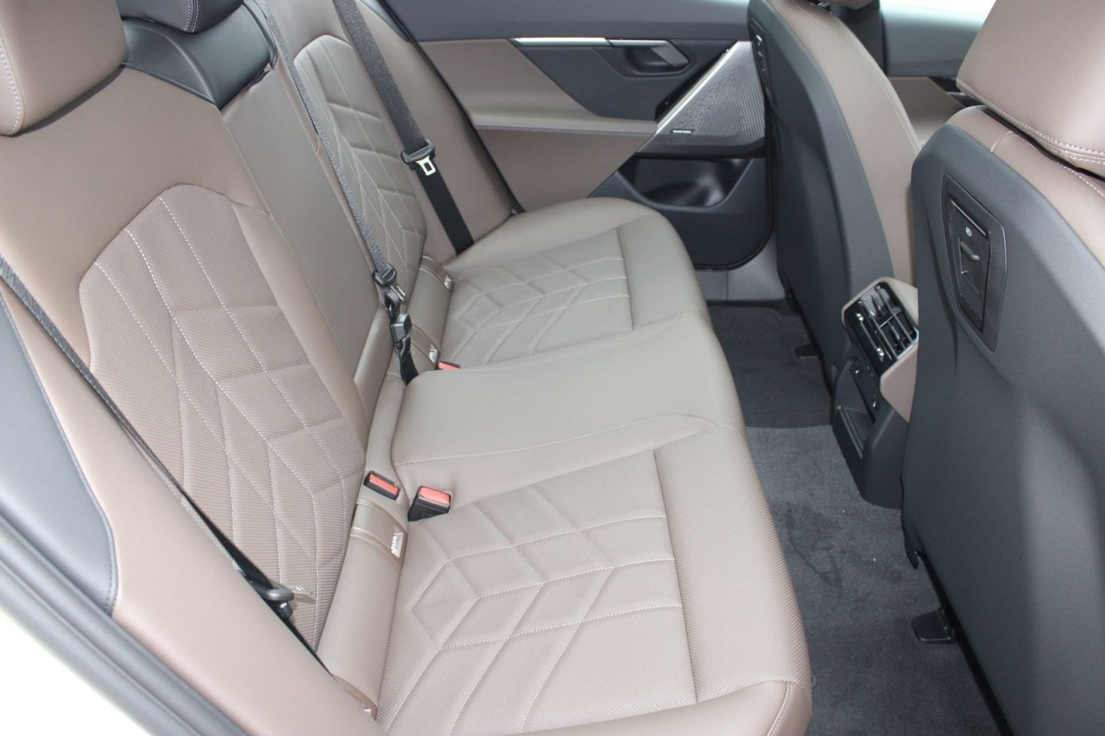 Used 2026 BMW 530i w/ M Sport Package RWD image 29