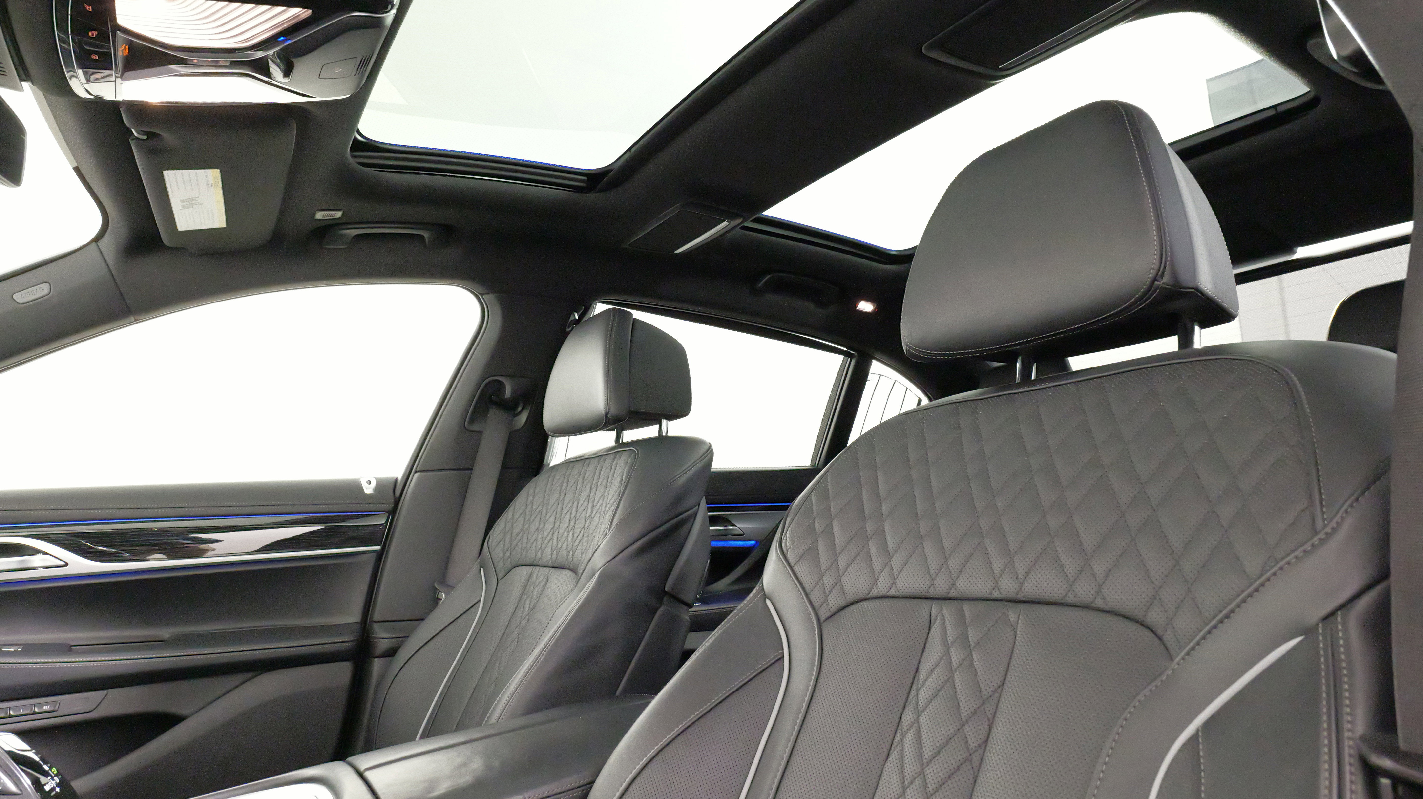 Used 2022 BMW 750i xDrive w/ Executive Package image 34