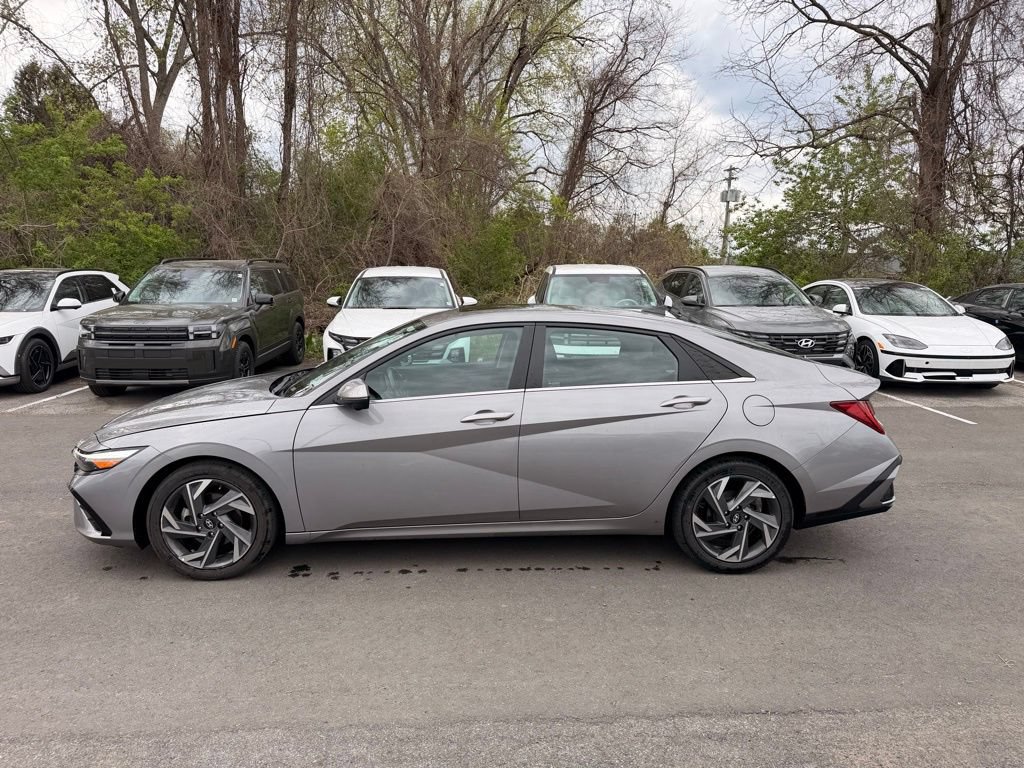 Used 2024 Hyundai Elantra Limited FWD image 7