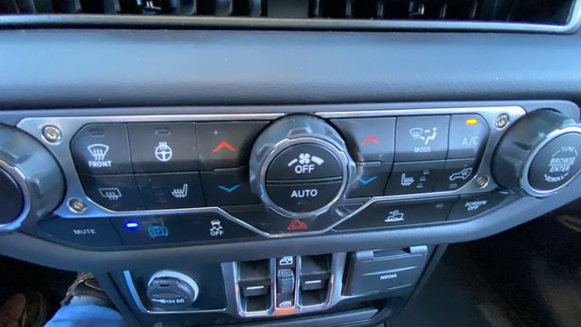 Used 2025 Jeep Wrangler Unlimited Sahara AWD/4WD image 25