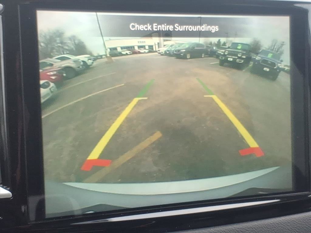 Used 2024 Chrysler Pacifica Touring-L image 11