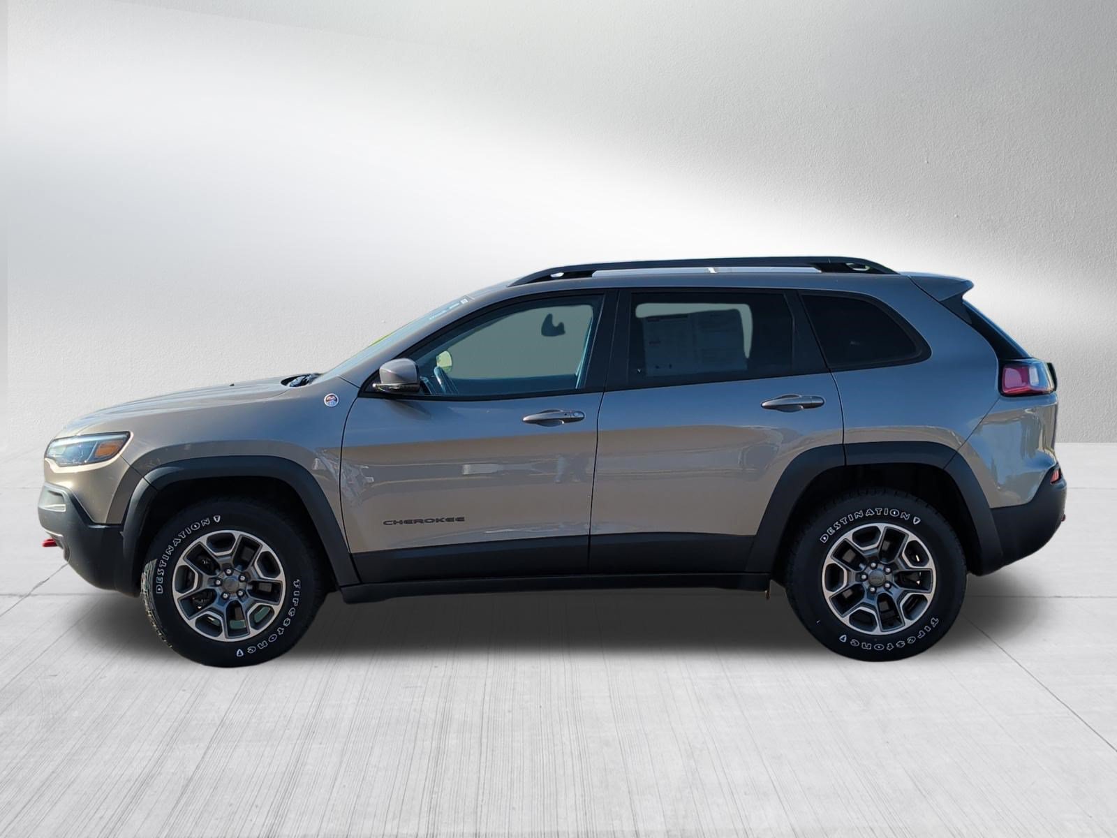 Used 2020 Jeep Cherokee Trailhawk w/ Cold Weather Group AWD/4WD image 4