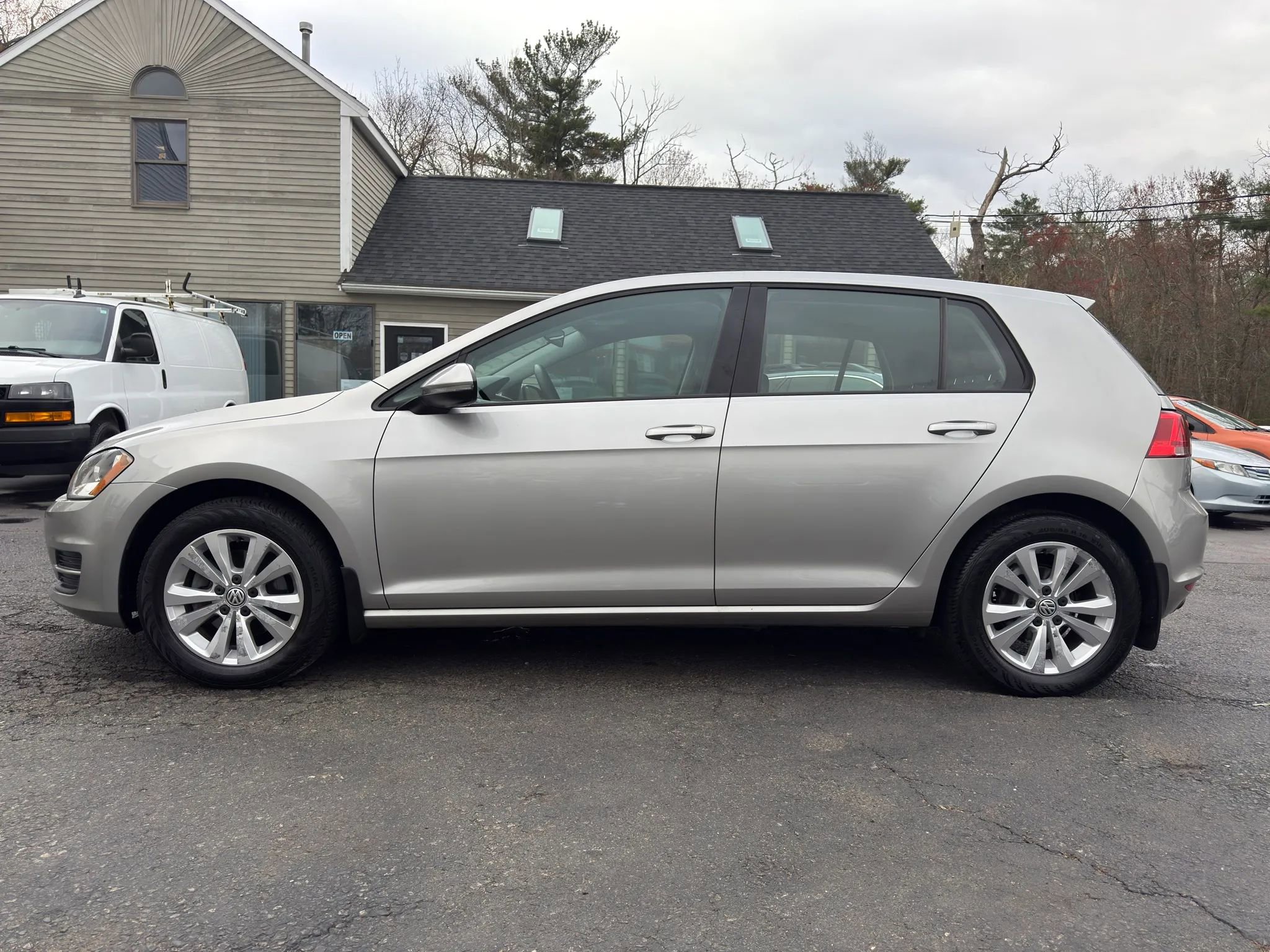 Used 2015 Volkswagen Golf TDI S FWD image 4