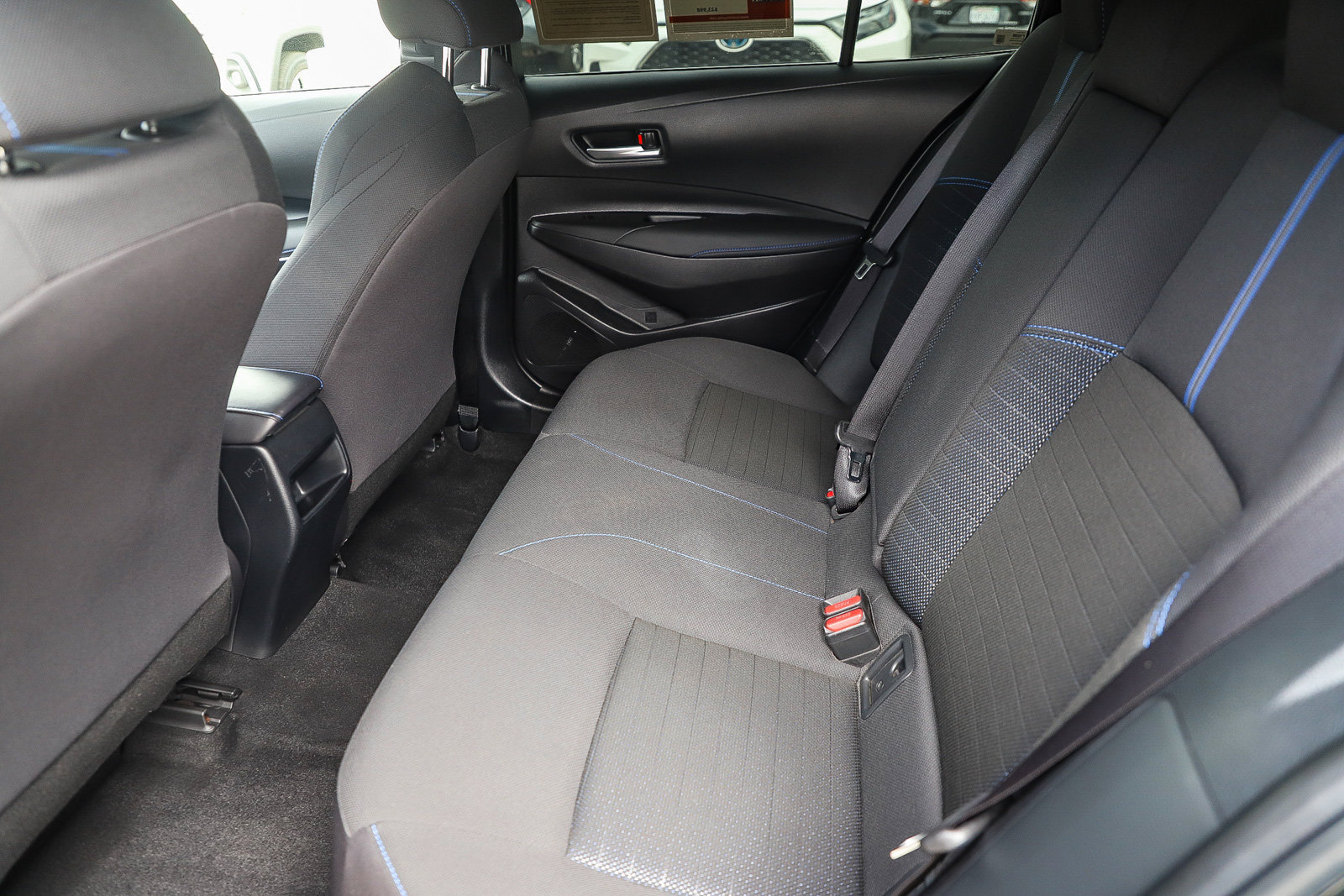 Used 2022 Toyota Corolla SE w/ SE Premium Package FWD image 18