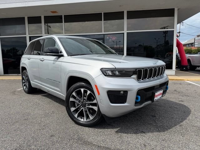 Used 2023 Jeep Grand Cherokee Overland w/ Advanced Protech Group III AWD/4WD image 2