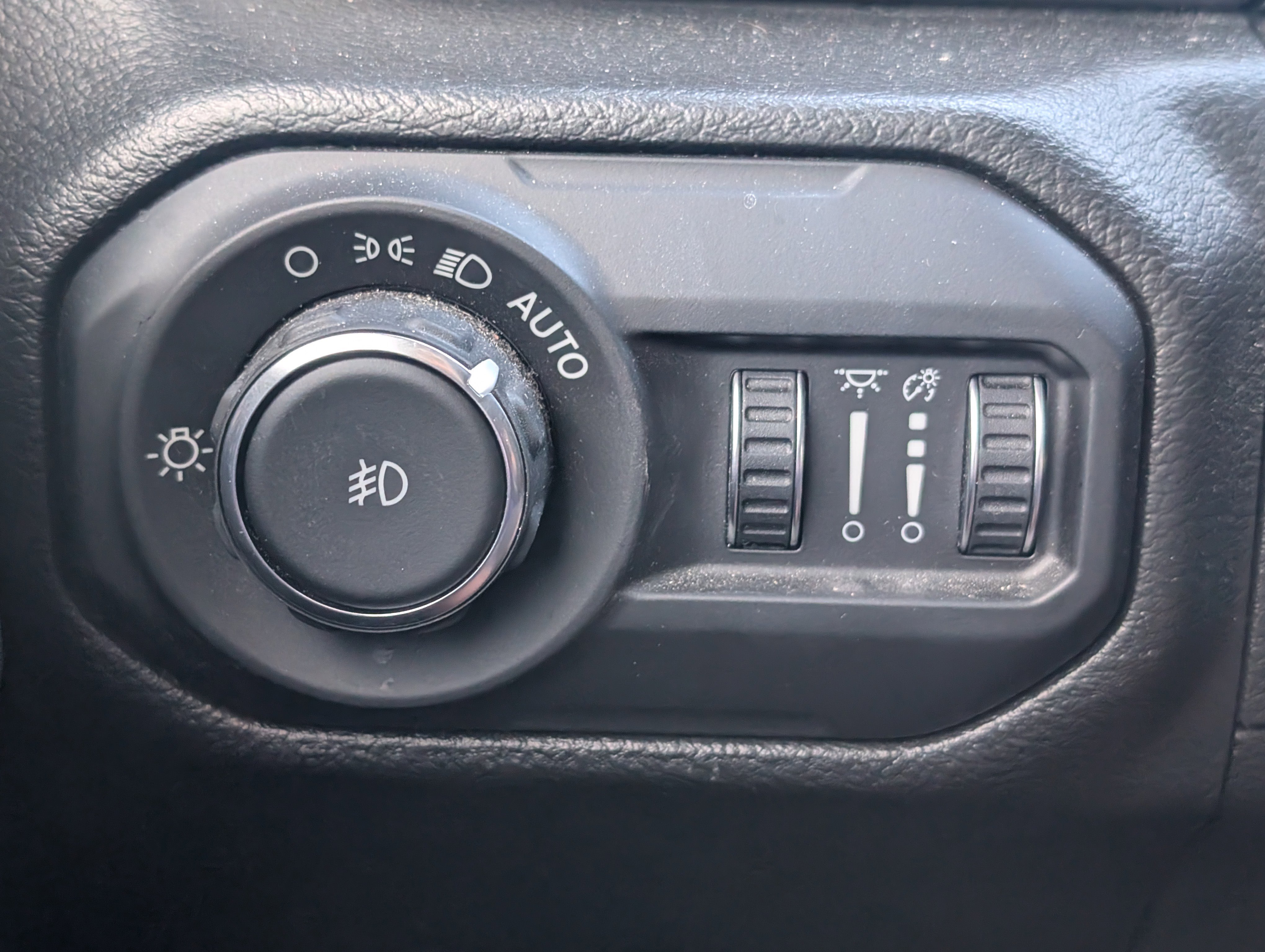 Used 2022 Jeep Wrangler Unlimited Sport w/ Sun And Sound Package AWD/4WD image 8