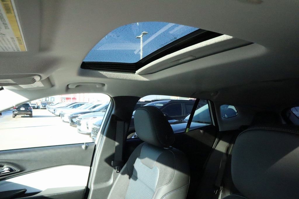 New 2026 Chevrolet Trax LT w/ Sunroof Package image 15