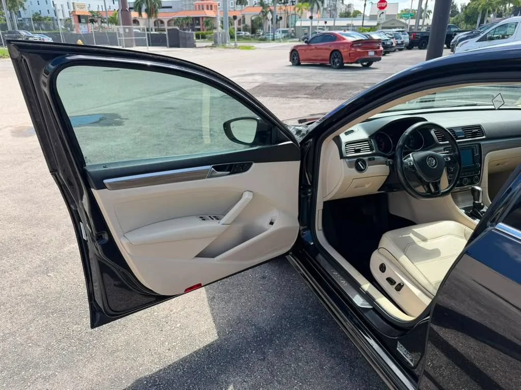 Used 2018 Volkswagen Passat 2.0T SE FWD image 10