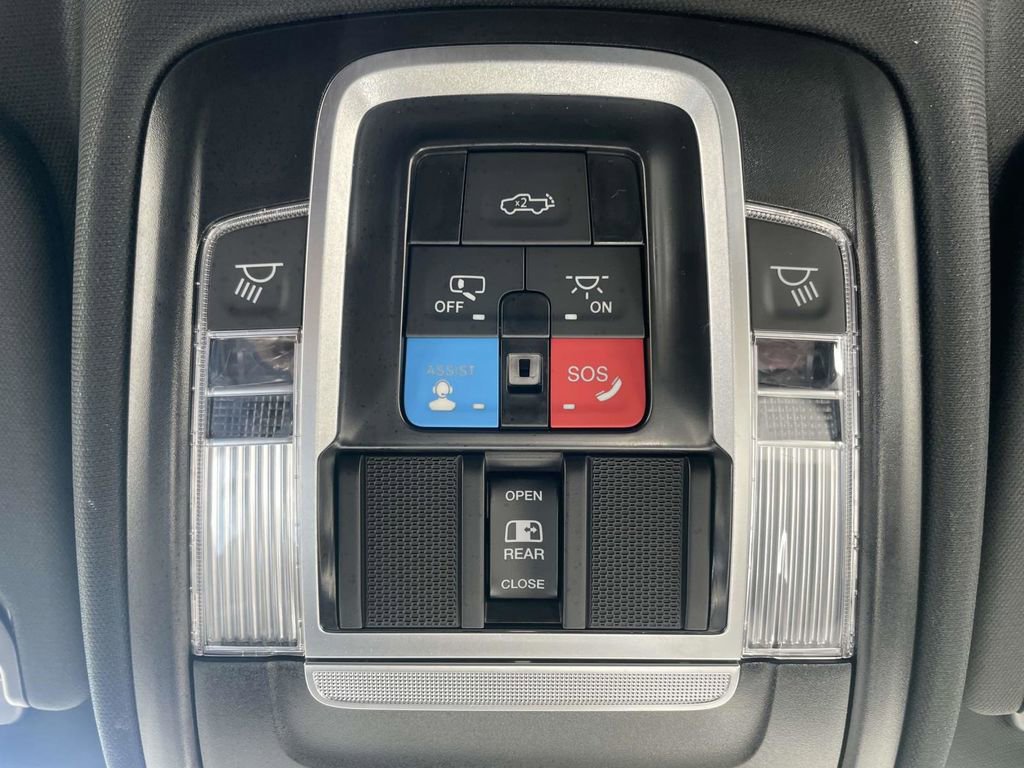 New 2026 RAM 1500 4x4 Crew Cab image 39