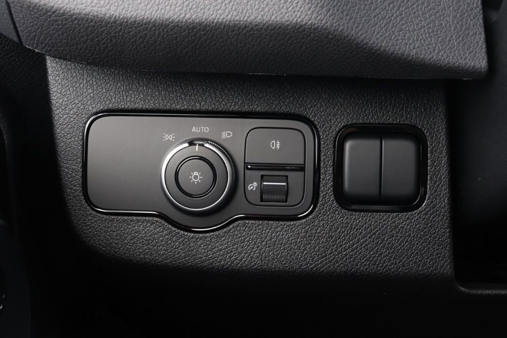 Used 2025 Mercedes-Benz Sprinter 2500 image 14