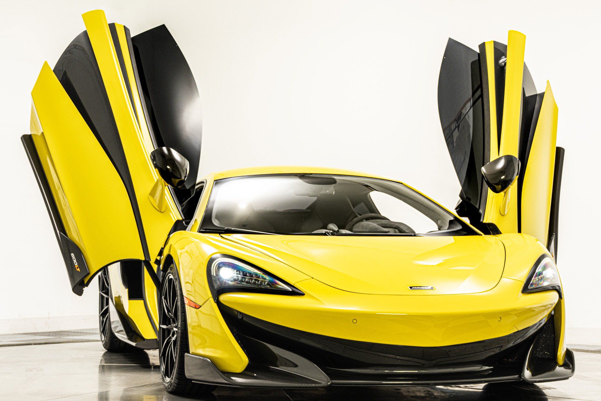 Used 2019 McLaren 600LT RWD image 3